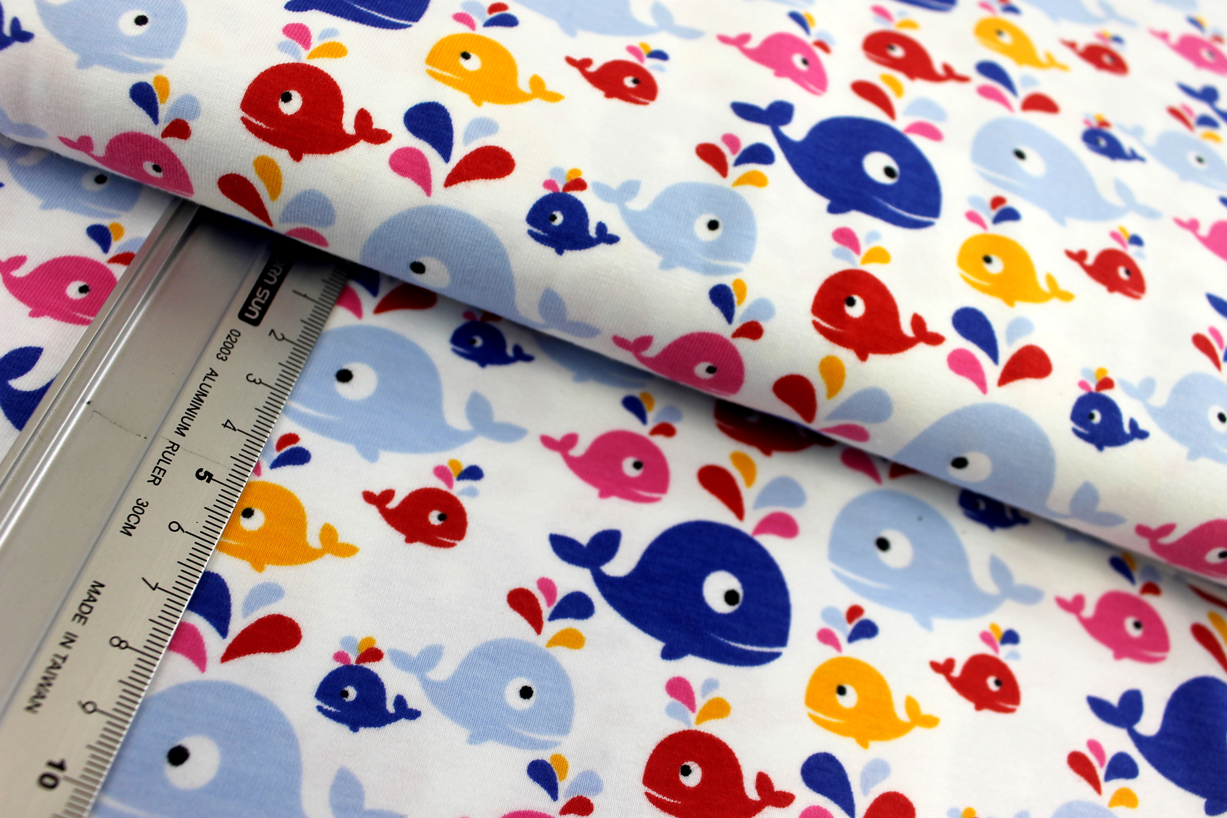 Baumwolljersey | bedruckt | Janea`s World |  bunte Wale | weiß