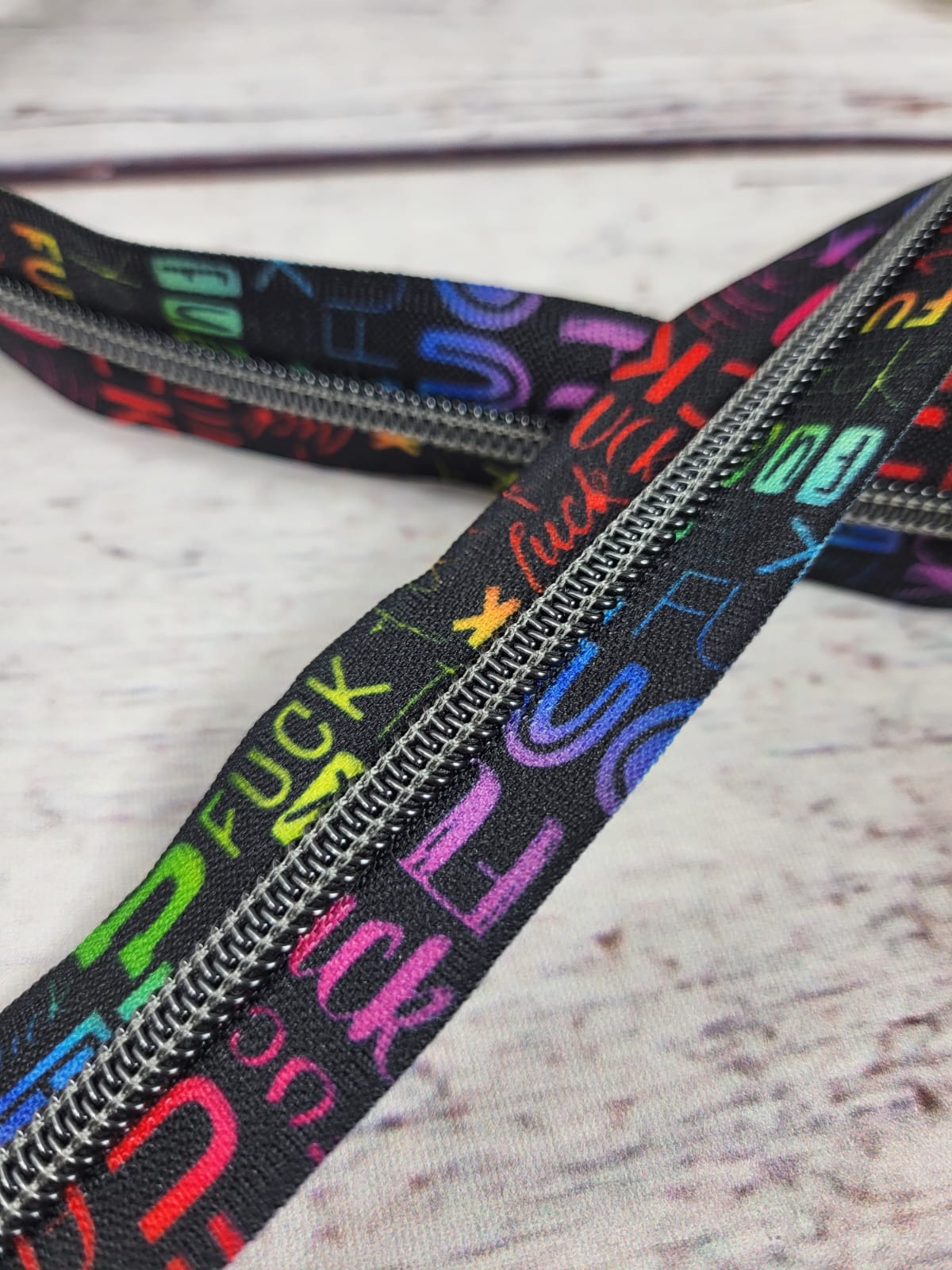 Nylon-Reißverschluss | endlos | Spirale 5mm | FUCK | schwarz/bunt