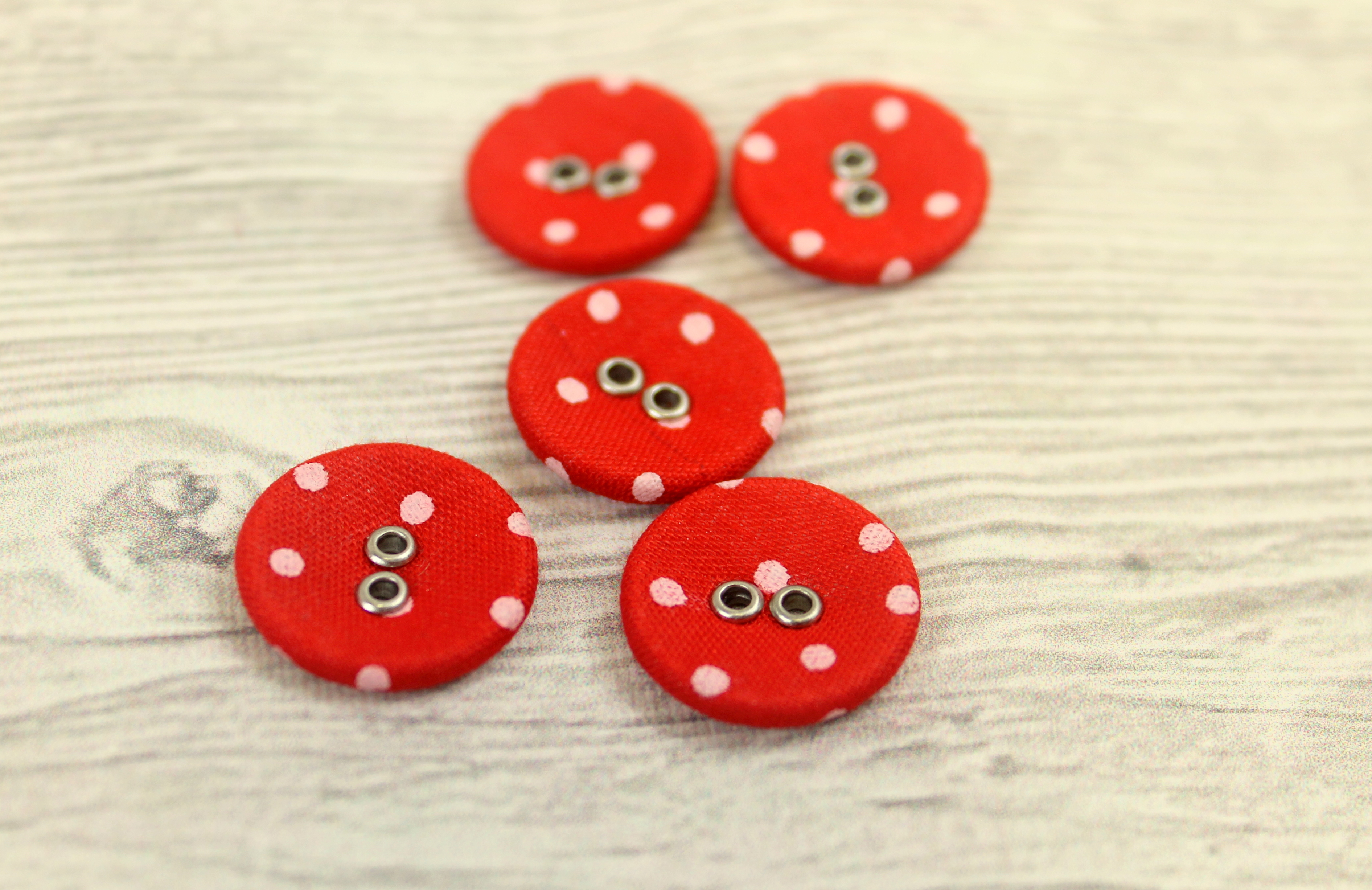 1 Knopf | Metall |  Stoff überzogen | rot/weiss gepunktet | 1,8cm