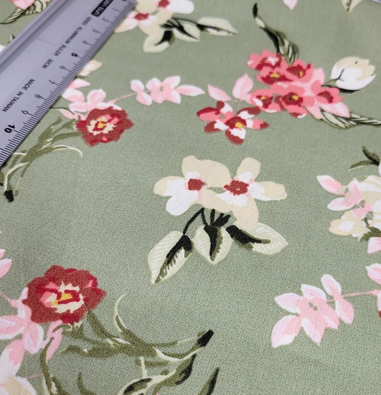 beschichtete Baumwolle / Wachstuchstück  | bedruckt |aquarell Blumen | lindgrün